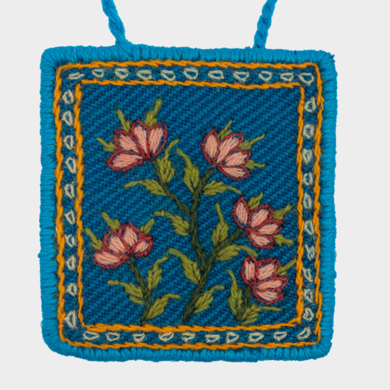 گردنبند دست ساز پته دوزی شده